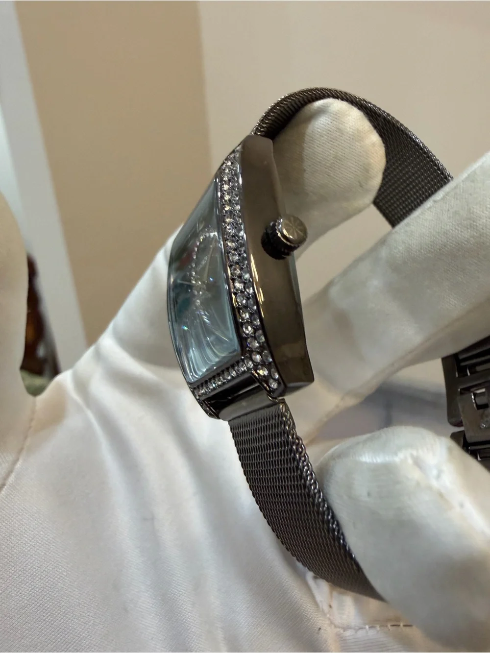 Isaac Mizrahi Live IMZ748 Womens Gunmetal Tonneau Crystal Watch Mesh Band PC21
